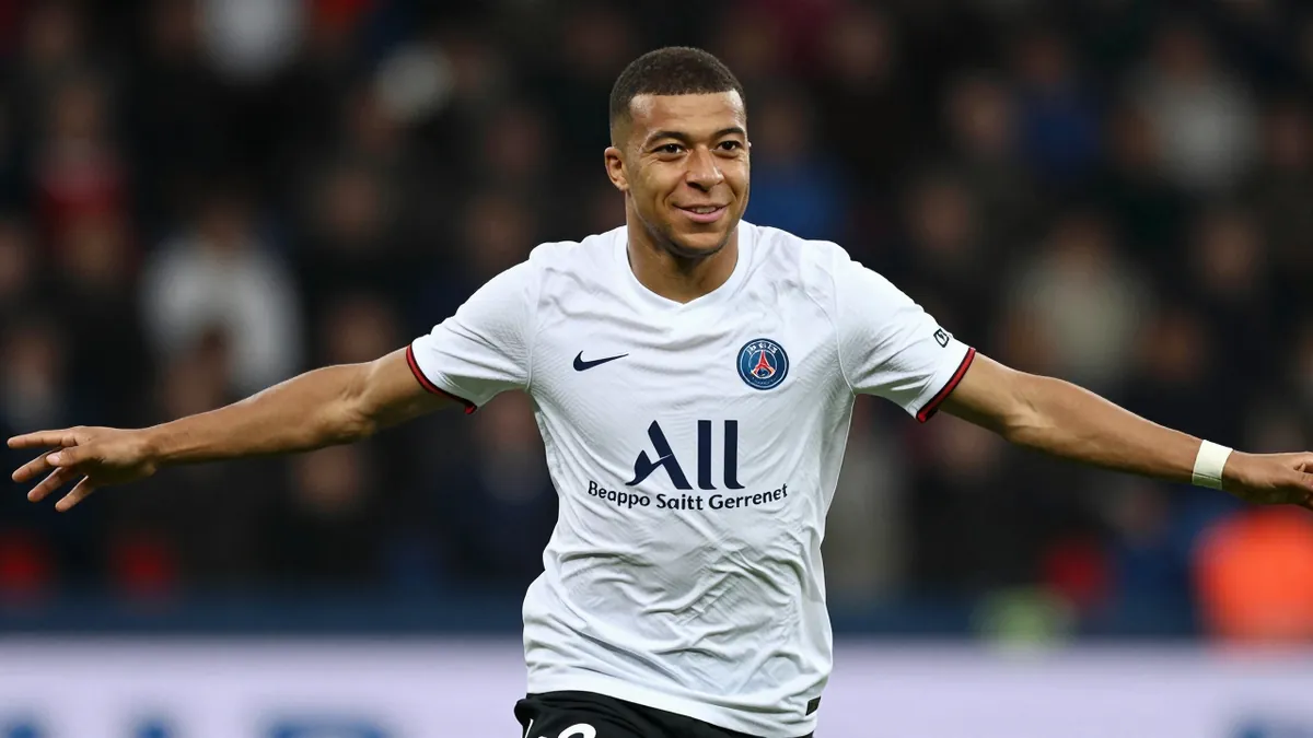 Paris Saint-Germain officialise l'arrivée de Maghnes Akliouche pour 50 millions d'euros