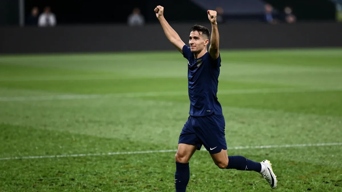Paris Saint-Germain a remporté le prix du meilleur club masculin lors de la 70e cérémonie du Ballon d'Or à Londres, une...
