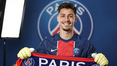 Paris Saint-Germain s'entend avec Parma pour signer Zion Suzuki
