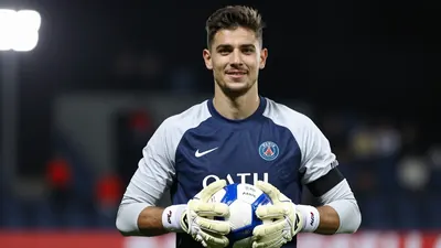Le Paris Saint-Germain refuse de céder aux pressions, notamment avec le dossier de Zion Suzuki, et continue à recruter...