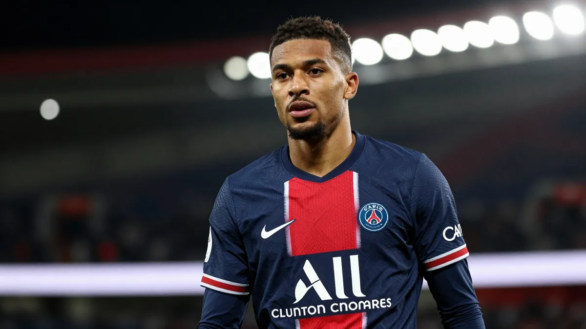Paris Saint-Germain en négociations avec Mika Godts, l'ailier belge de l'Ajax Amsterdam