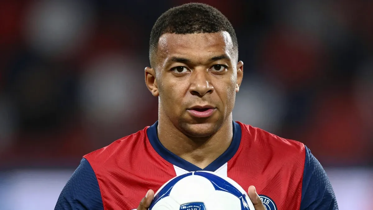 Le Paris Saint-Germain a connu un été mouvementé avec le record de vente de Bradley Barcola à Liverpool et les arrivées...