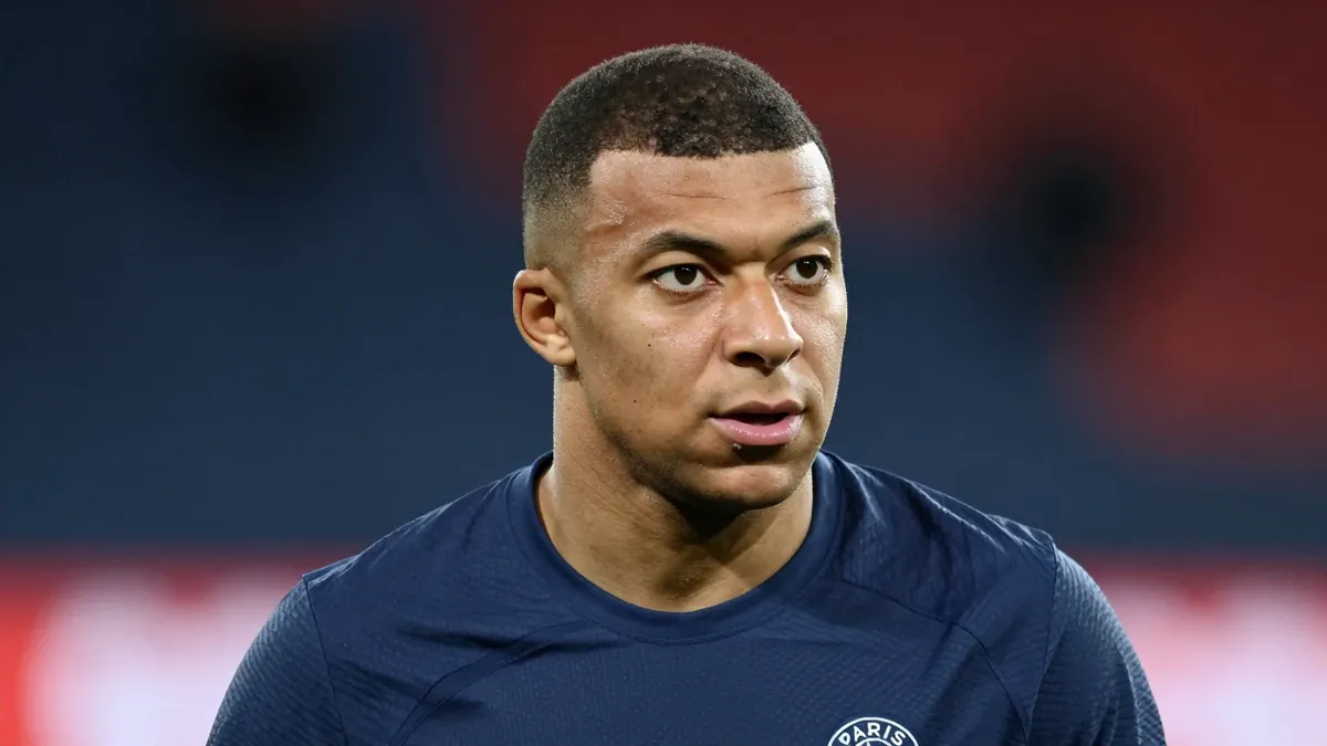 Le Paris Saint-Germain enchaîne avec un déplacement à Lille en Ligue 1 et le tirage de la Ligue des Champions, tandis que...