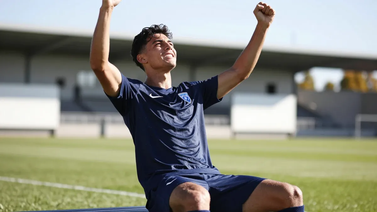 Le milieu de Paris Saint-Germain figure parmi les 25 finalistes du trophée récompensant le meilleur joueur de moins de 21...
