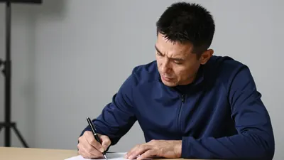 Luis Enrique signs a new contract with Paris Saint-Germain until 2030, with five key players including Senny Mayulu and...